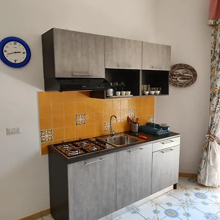 The House Of The Sunbeam * Neapol